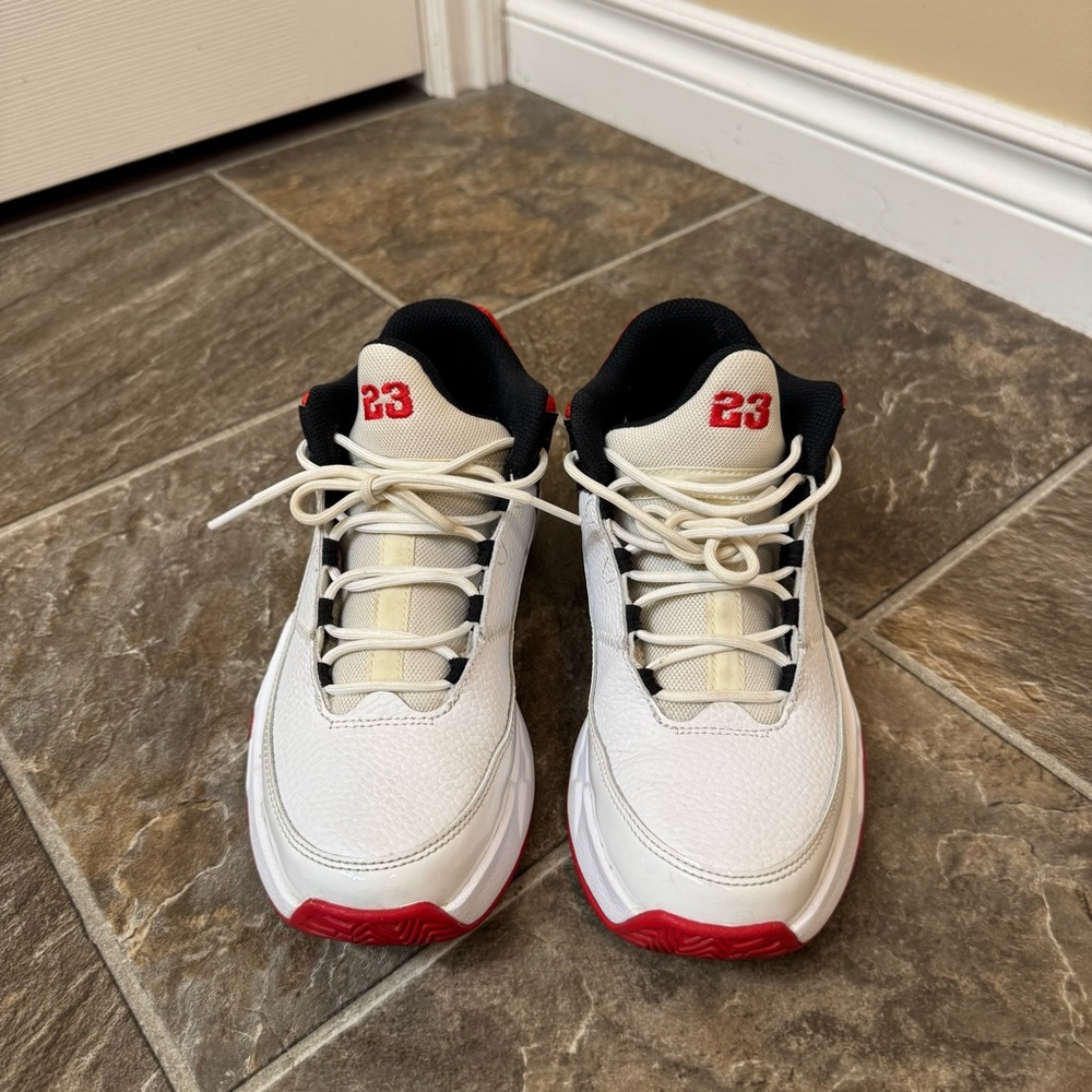 RARE Womens Nike Air Jordan Max Aura 3 White University Red DA8021-160 Sz 4.5Y